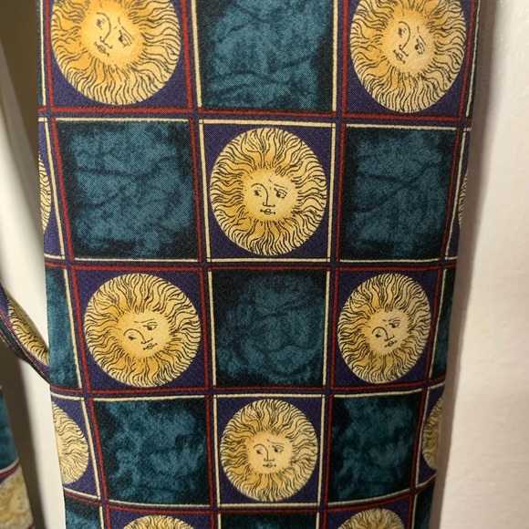 Vintage Metropolitan Museum of Art Sun Tie - Picture 3 of 6